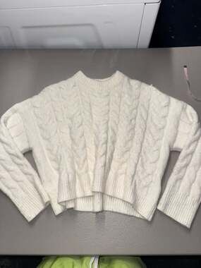 Abercrombie & Fitch Women's White Cable Knit Crewneck Sweater Size S